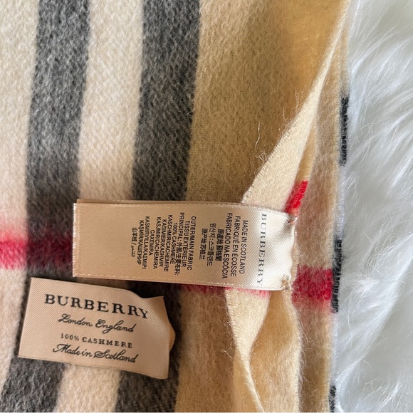 Burberry checked cashmere signature scarf - Picture 2 of 5